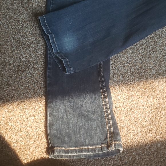Size 0 reg jeans. Slightly worn. - Picture 3 of 3